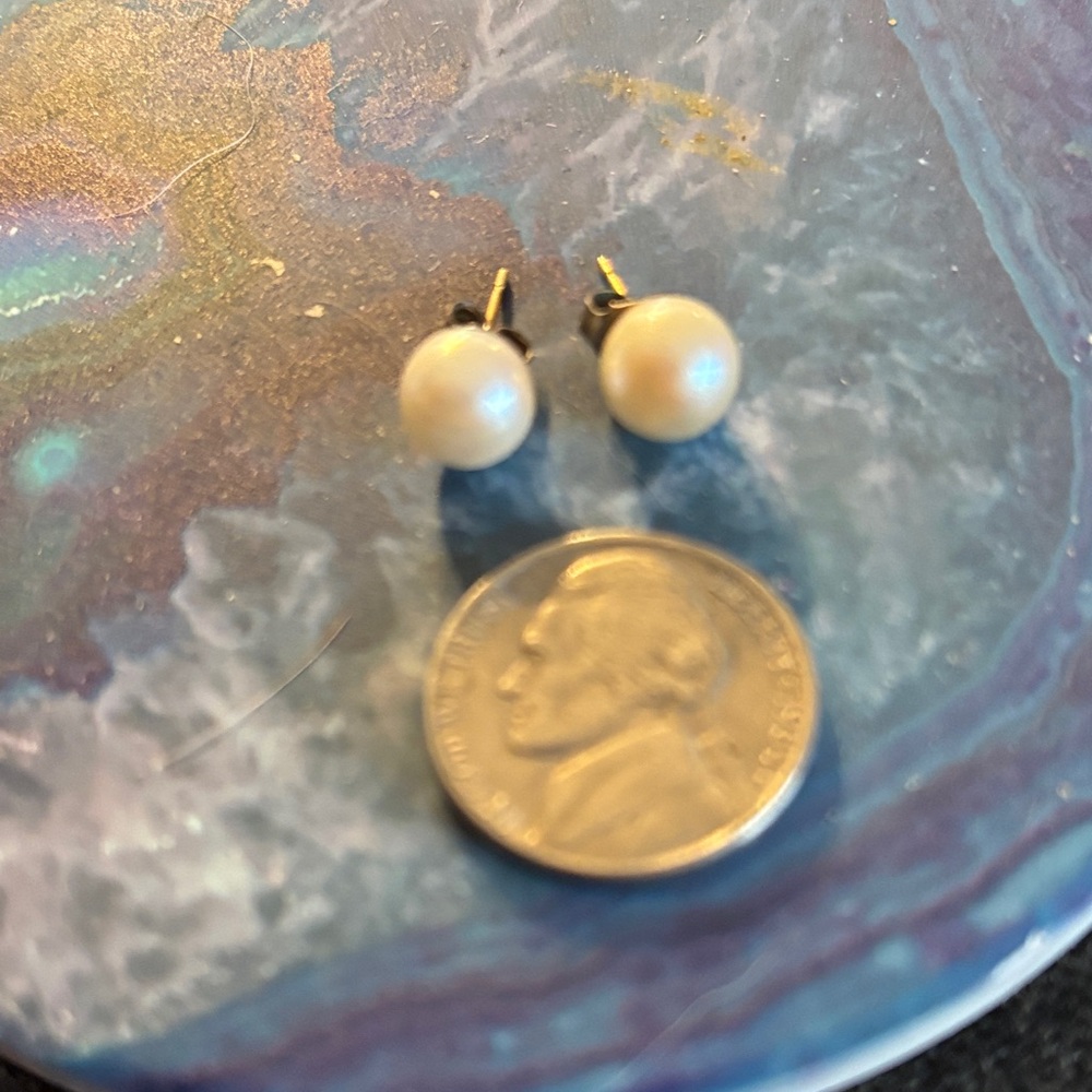 Elegant Cream Pearl Stud Earrings